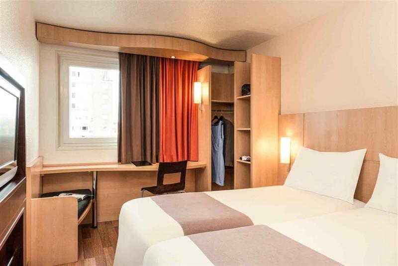 Ibis Budget - Porte De Баньоле Экстерьер фото