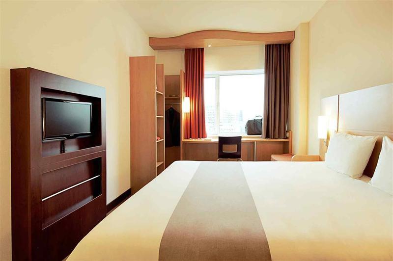 Ibis Budget - Porte De Баньоле Экстерьер фото