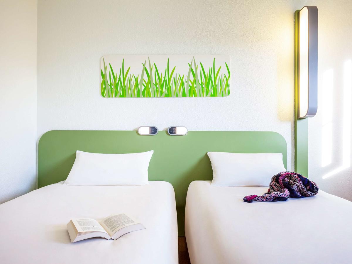 Ibis Budget - Porte De Баньоле Экстерьер фото