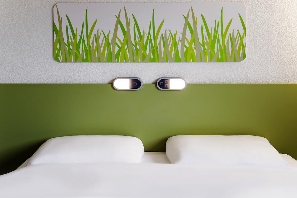 Ibis Budget - Porte De Баньоле Экстерьер фото