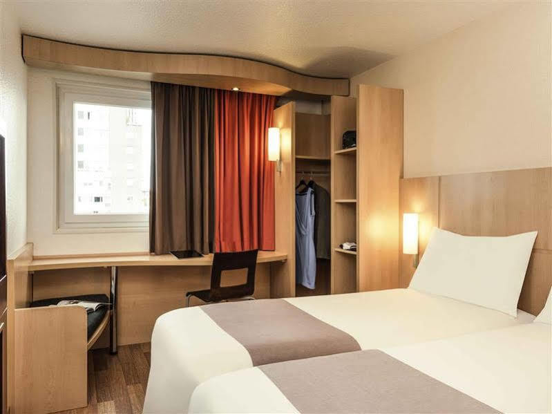 Ibis Budget - Porte De Баньоле Экстерьер фото