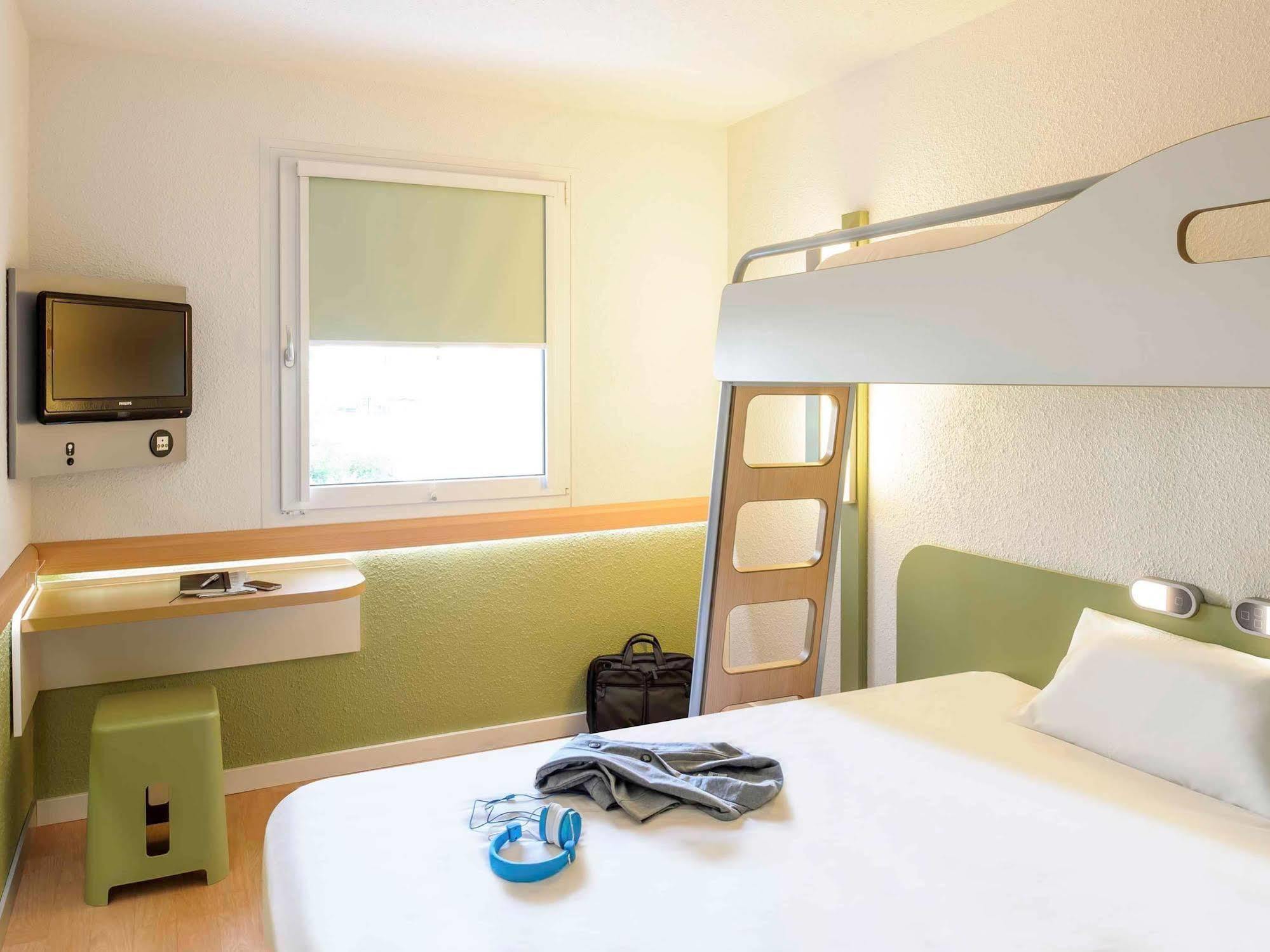 Ibis Budget - Porte De Баньоле Экстерьер фото