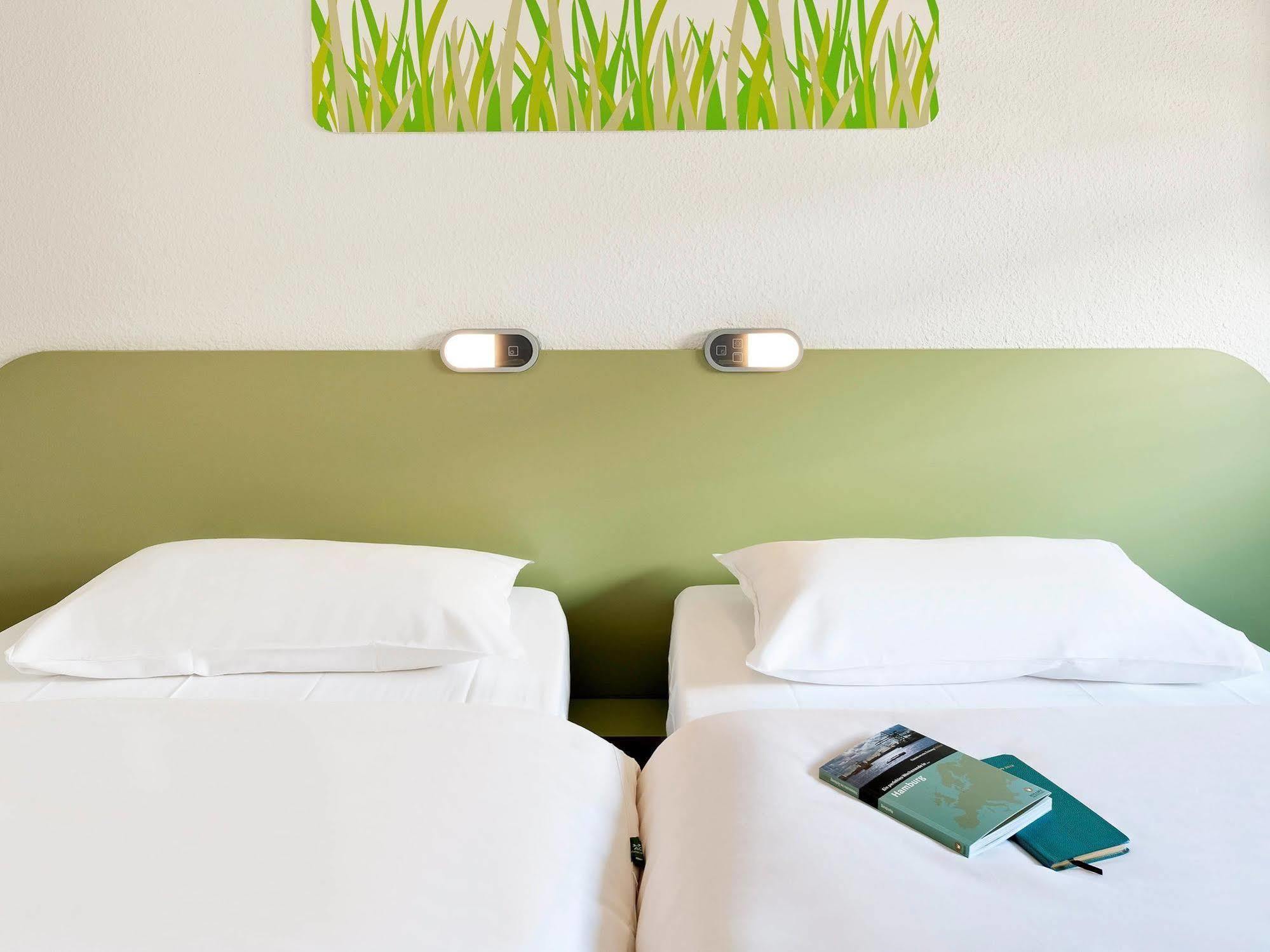 Ibis Budget - Porte De Баньоле Экстерьер фото