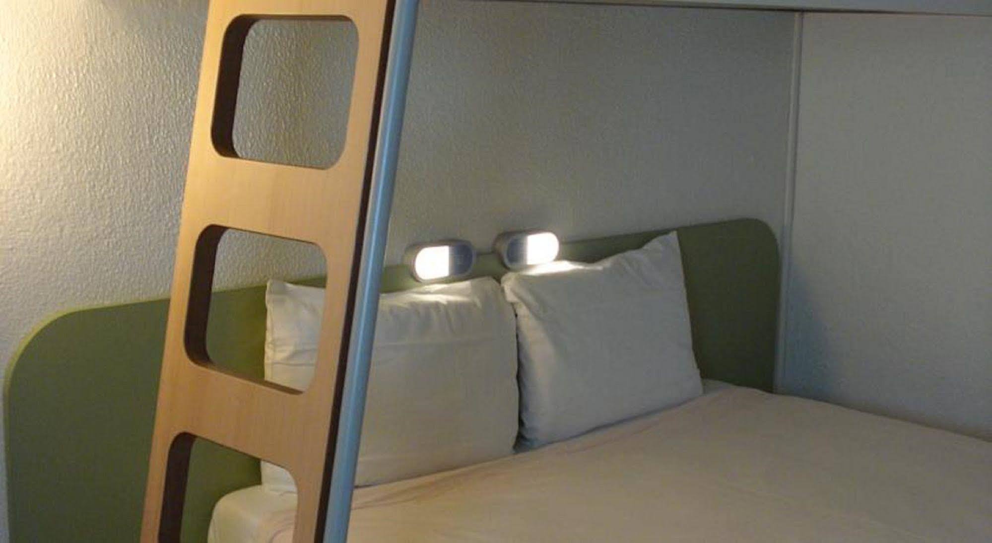 Ibis Budget - Porte De Баньоле Экстерьер фото
