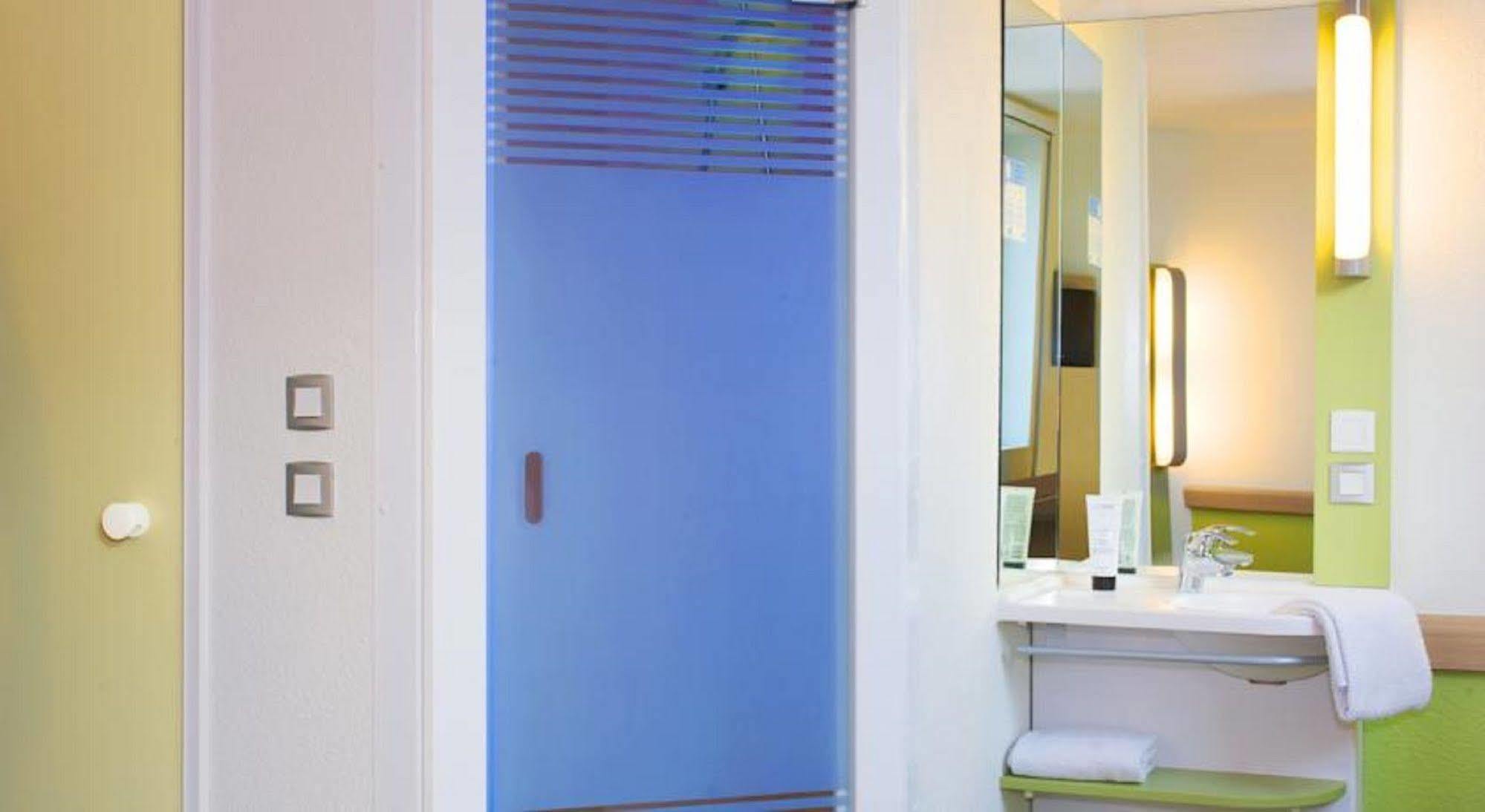 Ibis Budget - Porte De Баньоле Экстерьер фото