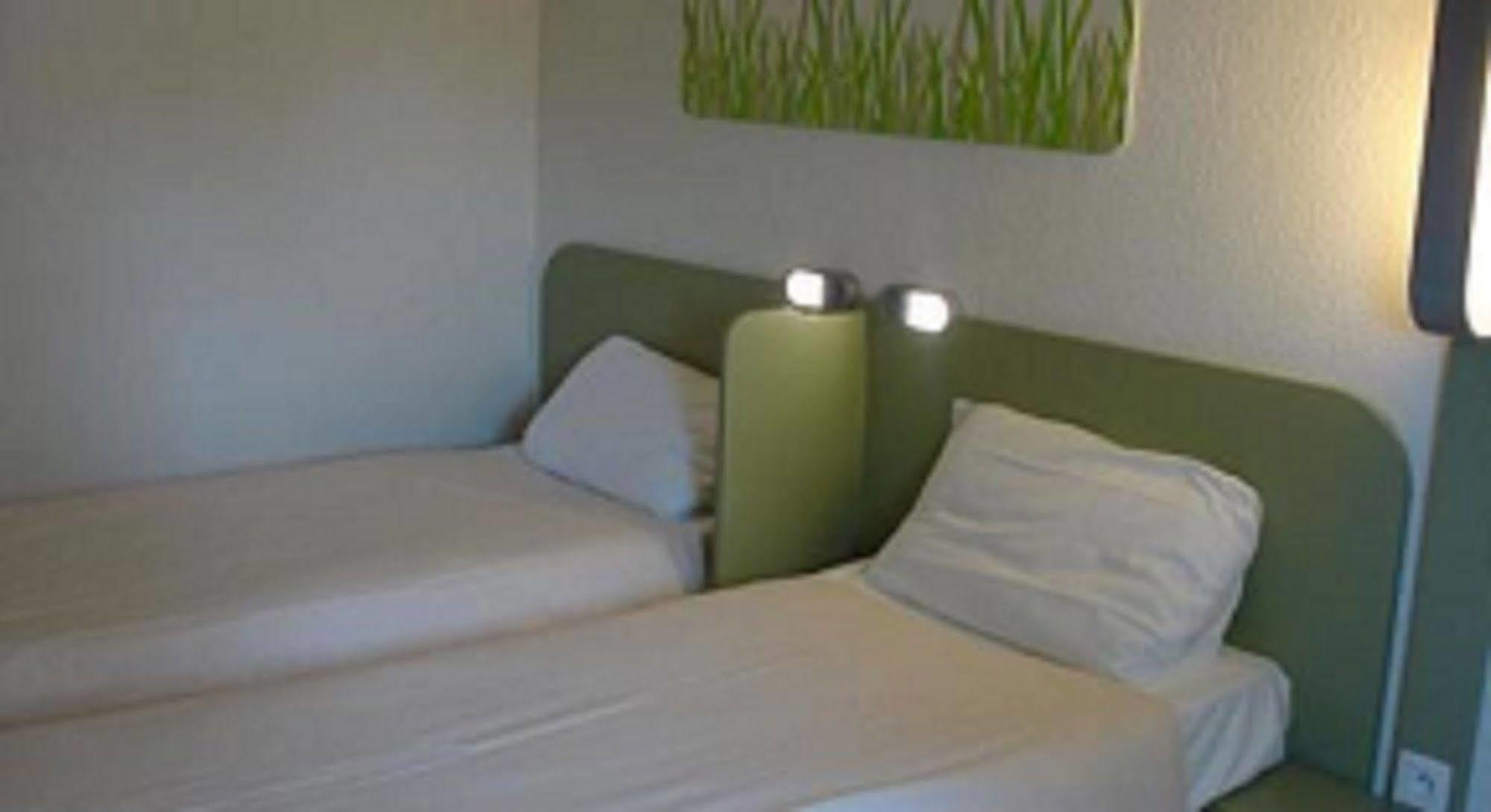 Ibis Budget - Porte De Баньоле Экстерьер фото