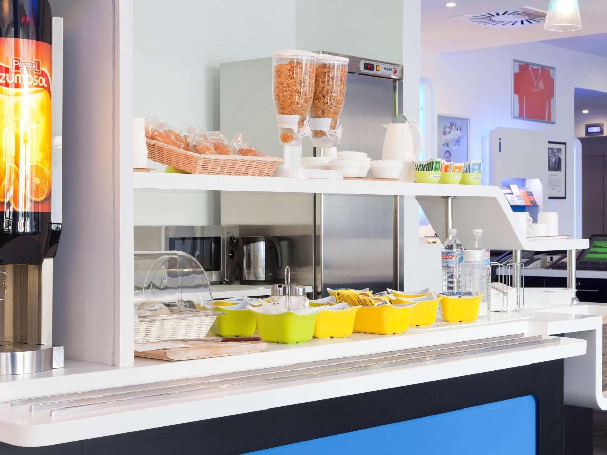 Ibis Budget - Porte De Баньоле Экстерьер фото